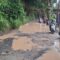 RUSAK PARAH : Kondisi ruas Jalan Raya Pangleseran - Cibatu, Kecamatan Cikembar, Kabupaten Sukabumi, rusak dan dipenuhi kubangan air.