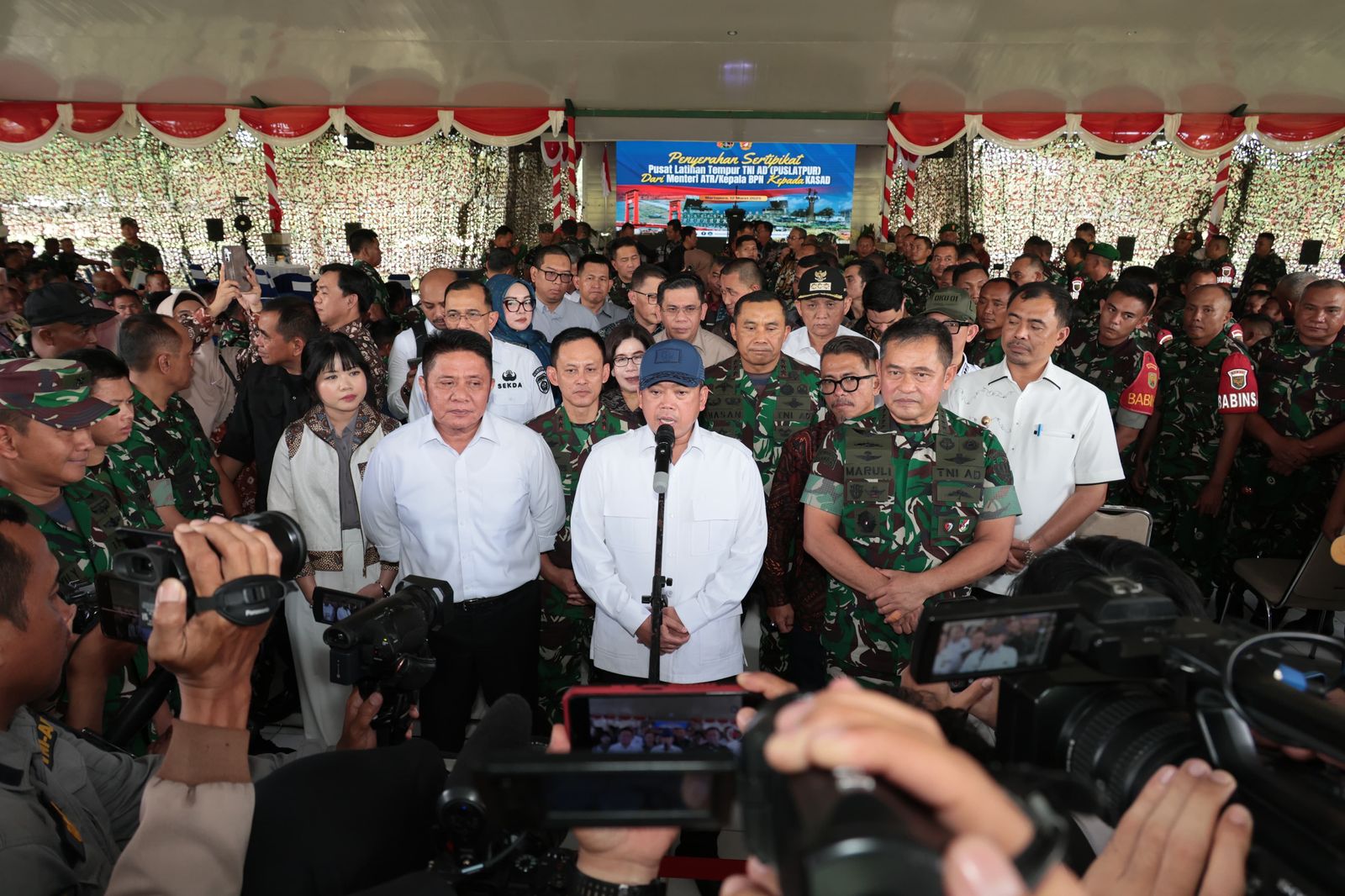 Menteri Agraria dan Tata Ruang/Kepala Badan Pertanahan Nasional (ATR/BPN), Nusron Wahid, mengungkapkan bahwa pemerintah telah menyiapkan lahan di 326 kabupate