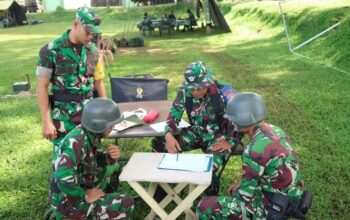 DIUJI : Prajurit Yon Armed 13 Kostrad saat Uji Terampil Jabatan Cuk/Ru/Pok di markas satuannya di Sukabumi. (FOTO : UNTUK RADAR SUKABUMI)