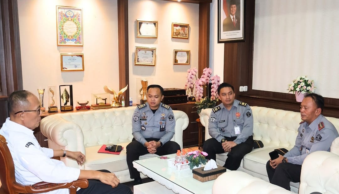 KUNJUNGAN: Kepala Lembaga Pemasyarakatan (Lapas) Kelas IIB Sukabumi, Budi Hardiono saat mengunjungi Pemkot Sukabumi, Selasa (18/3). (FT: IST)