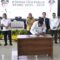 DITANDATANGANI : Bupati Sukabumi, Asep Japar saat menandatangani pada Musrenbang RKPD 2026 di Grand Sulanjana, Kecamatan Sukabumi, pada Rabu (19/03).(FOTO : UNTUK RADAR SUKABUMI)