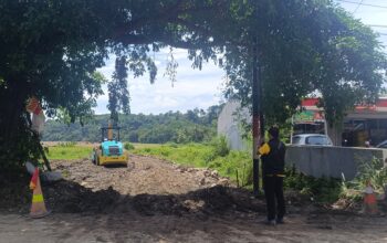 Suasana proses pengerjaan jalan alternatif Bagbagan - Kiara Dua dampak jembatan Bojongkopo Simpenan amblas.(FOTO : NANDI/ RADARSUKABUMI)