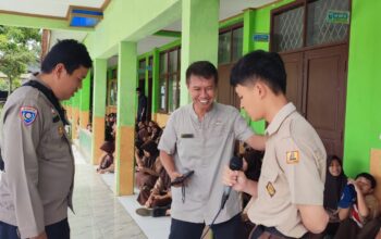DIBINA : Siswa SMPN I Gegerbitung, saat mengikuti penyuluhan hukum dari Polsek Gegerbitung, Resor Sukabumi.(FOTO : UNTUK RADAR SUKABUMI)
