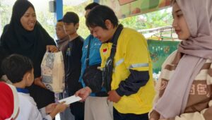 TK Negeri Pembina Baros Menanam Kepedulian dengan Merajut Kreativitas