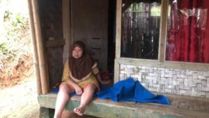 Potret Kemiskinan Sukabumi, Mak Atikah Jampang Tengah Hidup Sebatang Kara di Rumah Tak Layak Huni