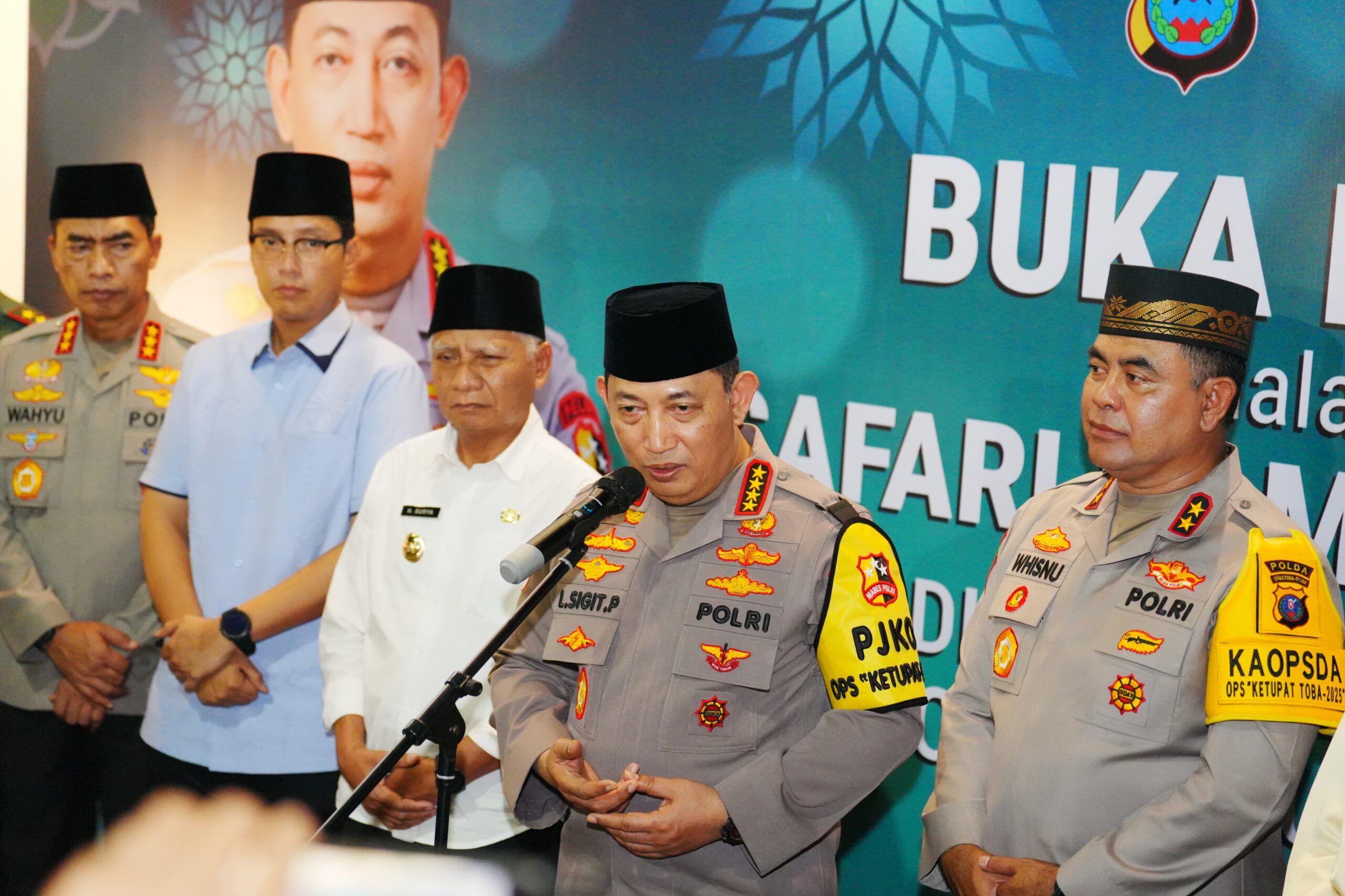 Kapolri Jenderal Polisi Drs. Listyo Sigit Prabowo memerintahkan Kabareskrim Polri Komjen Pol. Wahyu Widada untuk mengusut peristiwa teror kepala babi