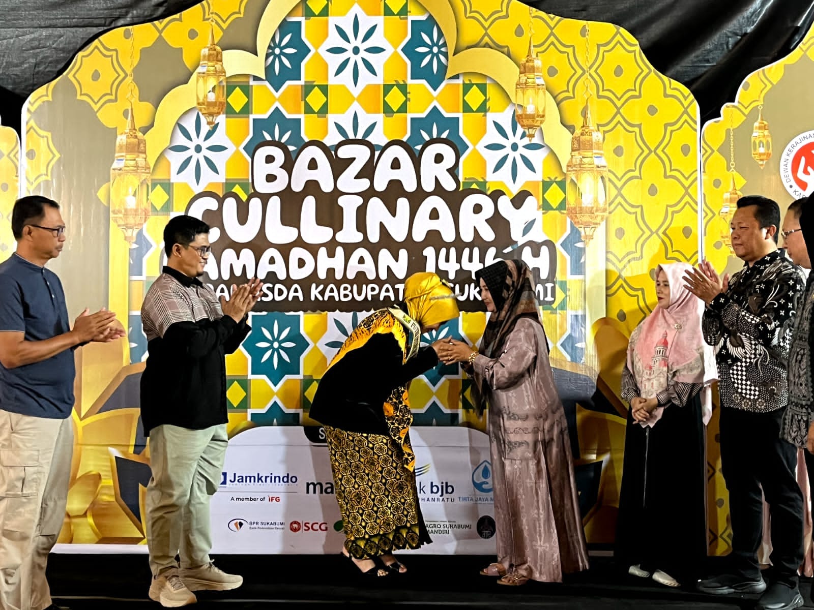 Kepala Dinas Pariwisata Kabupaten Sukabumi Sendi Apriadi saat menghadiri penyematan gelar POD Kabupaten Sukabumi 2025.(FOTO : NANDI/ RADARSUKABUMI)