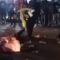 DIEVAKUASI : Petugas Polres Sukabumi, saat mengevakuasi korban laka lantas di Jalan Raya Surya Kencana, Kelurahan Cibadak, Kecamatan Cibadak, Kabupaten Sukabumi pada Minggu (23/03) dini hari.(FOTO : TANGKAPAN LAYAR (SS))