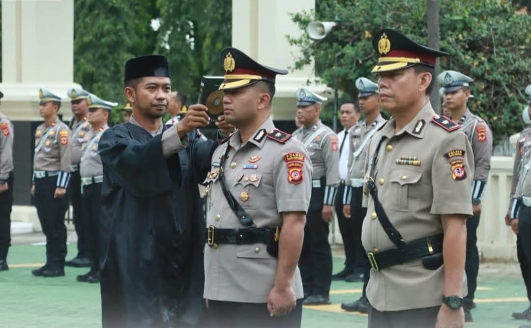 Suasana prosesi sertijab dipimpin kapolres Sukabumi AKBP Dr. Samian.)FOTO : UNTUK/ RADARSUKABUMI)