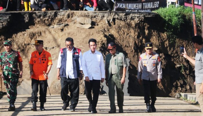 Momen Gibran Kunjungi Lokasi Bencana di Simpenan dan Palabuhanratu Sukabumi