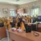 ARAHAN : Petugas DPPKB Kabupaten Sukabumi, saat memberikan arahan pada bimtek SIGA bagi PPKBD di aula Kecamatan Purabaya, belum lama ini.(FOTO : UNTUK RADAR SUKABUMI)