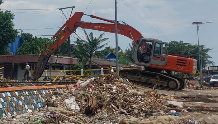 Alasan Jembatan di Atas Sungai Cipalabuan Dibongkar, Cegah Banjir Rutinan!