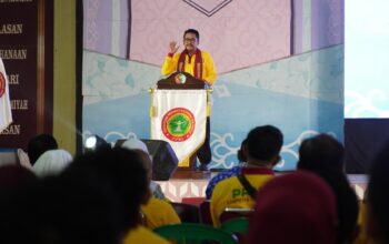 Bupati Sukabumi, H. Asep Japar , mengajak tenaga kesehatan (nakes) untuk terus memberikan pelayanan terbaik guna memastikan masyarakat Sukabumi mendapatkan layanan