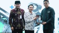 Kick Off, Bupati Purwakarta Om Zein Daftarkan BPJS Ketenagakerjaan untuk Ribuan Petani dan Penyuluh Keagamaan