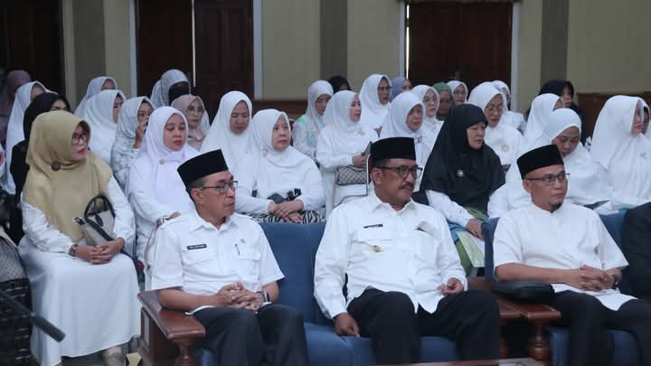 Pemerintah Kabupaten Sukabumi menggelar acara Walimatussafar sekaligus pelepasan simbolis bagi 80 Calon Jemaah Haji (CJH) dari kalangan Korpri Kabupaten Sukabumi di Aula Sekretariat Daerah Kabupaten Sukabumi , pada Rabu, 30 April 2025 