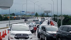 Cerita Pemudik yang Terjebak Kemacetan di Pintu Keluar Tol Parungkuda