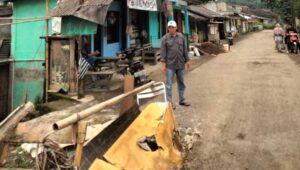 Gorong-Gorong Ambruk, Jalan Gegerbitung Pasir Munding Kian Membayakan