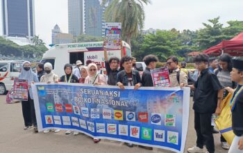 Sejumlah elemen mahasiswa dan masyarakat Indonesia turun ke jalan melakukan aksi Boikot protes “Global Strike for Palestine” di Jakarta pada Selasa (22/4/2025)