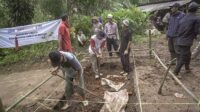 Gotong Royong Bangun Jembatan Gantung, Warga Dua Desa di Cianjur Wujudkan Akses Vital Bagi Pendidikan, Kesehatan, dan Ekonomi