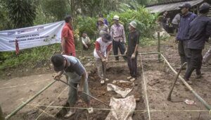 Gotong Royong Bangun Jembatan Gantung, Warga Dua Desa di Cianjur Wujudkan Akses Vital Bagi Pendidikan, Kesehatan, dan Ekonomi