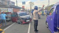 Mobil Calya di Jalan Raya Sukabumi Bogor Seruduk Tronton