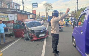 Mobil Calya di Jalan Raya Sukabumi Bogor Seruduk Tronton