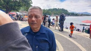 Pantai Karang Hawu Sukabumi Dipadati Wisatawan, Sekcam Cisolok Imbau Pengunjung Tetap Waspada