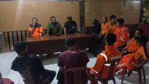 Kelelahan dan Hiportemia, Tim SAR Katulistiwa Sukabumi Evakuasi Dua Pendaki Gunung Salak 
