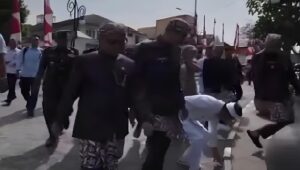 Momen Dedi Mulyadi Pungut Sampah di Kota Sukabumi, Langsung Masukkan ke Saku, Walikota Coba Minta!