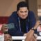 Ketua Umum PSSI Erick Thohir (tengah) berswafoto dengan sejumlah suporter. 