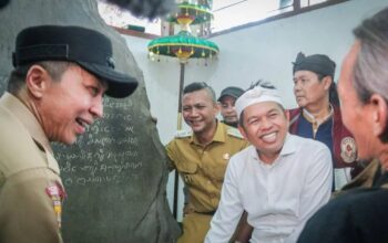 Gubernur Jawa Barat Dedi Mulyadi di tempat Prasasti Batutulis, Kecamatan Bogor Selatan, Kota Bogor, Jawa Barat, Senin (14/4/2025). 