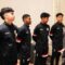 Ketua Umum PSSI Erick Thohir (kanan) menemui sejumlah pemain timnas U-17 di Jakarta, Sabtu (15/3/2025). (PSSI)