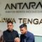 Ipda E, oknum anggota tim pengamanan protokoler Kapolri Jenderal Pol Listyo Sigit Prabowo menyampaikan permohonan maaf kepada pewarta foto Perum LKBN ANTARA Makna Zaesar disaksikan oleh Kabid Humas Polda Jawa Tengah Kombes Pol Artanto yang mewakili Polri dan Direktur Pemberitaan ANTARA Irfan Junaidi di Semarang, Minggu (6/4/2025) malam. 