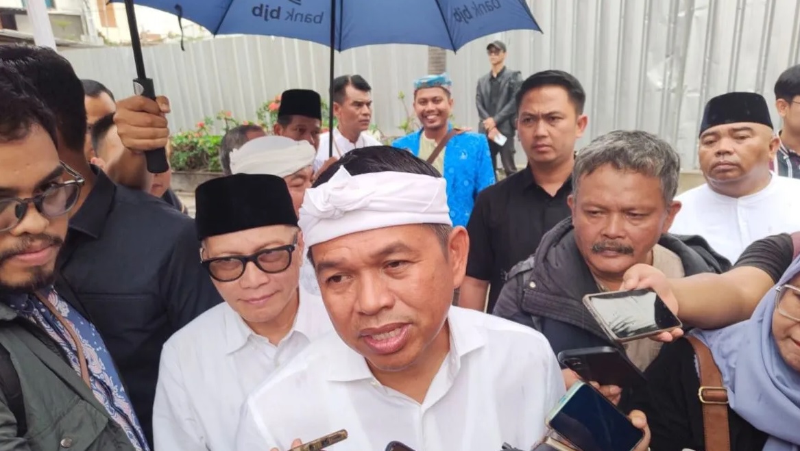 Gubernur Jawa Barat Dedi Mulyadi memberikan keterangan di Bandung. (Ricky Prayoga)