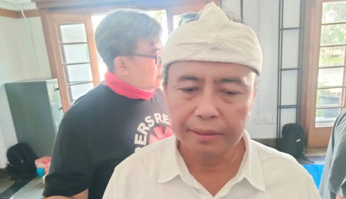 Sekda Jabar Herman Suryatman saat memberikan keterangan di Bandung. (Ricky Prayoga)