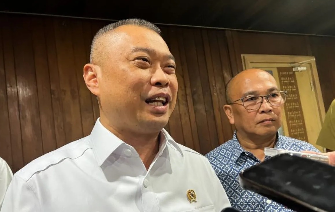 Menteri Perhubungan (Menhub) Dudy Purwagandhi menjawab pertanyaan awak media ditemui seusai Rapat Dengar Pendapat (RDP) Komisi V DPR RI di Gedung Nusantara, kompleks parlemen, Senayan, Jakarta, Rabu (23/4/2025). 