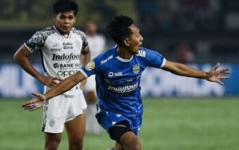 Selebrasi Beckham Putra usai membobol gawang Bali United, Jumat (18/4/2025) (c) Dok. Persib Bandung