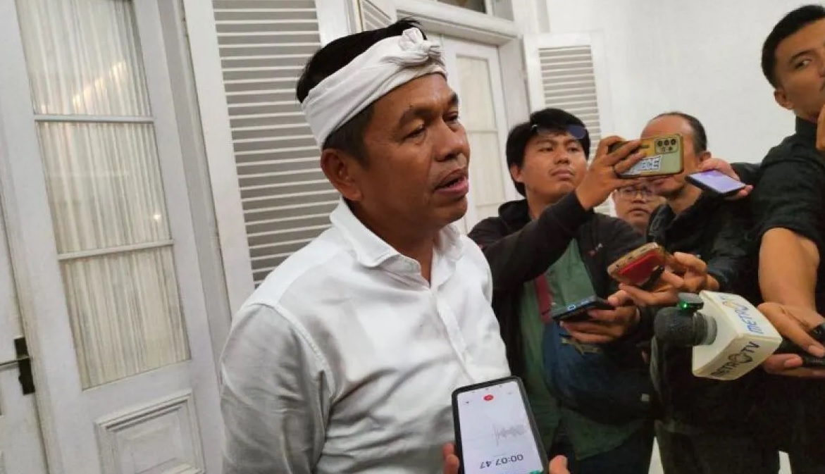 Gubernur Jawa Barat Dedi Mulyadi memberikan keterangan di Bandung. (Ricky Prayoga)