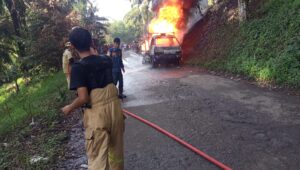 Mobil Pick Up Bermuatan BBM Terbakar di Kalapanunggal