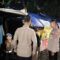 PATROLI: Sejumlah personel Polsek Baros saat melakukan patroli di wilayah hukumnya, Senin (7/4). (FT: IST)