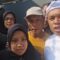 Gubernur Jawa Barat, Dedi Mulyadi, secara spontan menghentikan kendaraannya saat melihat warga yang meminta sumbangan pembangunan masjid di Jalan Nasional Sukabumi-Bogor, tepatnya di Desa Cisande, Kecamatan Cicantayan, Kabupaten Sukabumi, pada Kamis (10/04/2025).