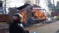 Detik-detik Warkop di Cibolang Ludes Dilalap Api