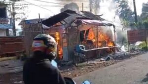 Detik-detik Warkop di Cibolang Ludes Dilalap Api