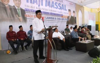 Sekda Ade Suryaman saat memberikan arahan pada peserta . (FOTO : NANDI/ RADARSUKABUMI)