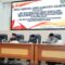 Ketua DPRD Kabupaten Sukabumi Budi Azhar Mutawali saat memimpin rapat paripurna bersama pemerintah daerah.(FOTO : NANDI/ RADARSUKABUMI)