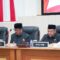 Bupati Sukabumi Asep Japar saat menyampaikan jawaban atas pandangan fraksi atas Raperda Perubahan Peraturan Daerah (Perda) Nomor 15 Tahun 2023 tentang Pajak dan Retribusi Daerah.(FOTO : NANDI/ RADARSUKABUMI)