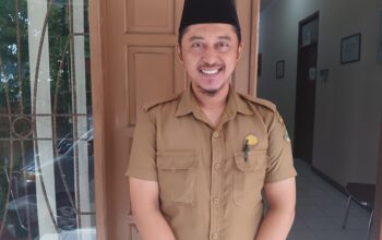 DIWAWANCARA: Sekretaris Disporapar Kota Sukabumi, Ganjar Ramdani Saputra saat diwawancara Radar Sukabumi, Senin (21/4). (FT: BAMBANG/RADARSUKABUMI)