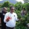 DITANAM : Bupati Sukabumi, Asep Japar saat menanam pohon di kawasan Bukit Kurma Baruakol, Desa Sudajaya Girang, Kecamatan Sukabumi, Kabupaten Sukabumi pada Selasa (22/04).  (FOTO : UNTUK RADAR SUKABUMI)