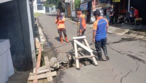 Pak Walikota! Ada Jalan di Lio Santa Berlubang 