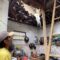 BUTUH PERHATIAN: Kondisi rumah Rudi Suheri warga Jalan RA Kosasih, Gang Juli, RT1/13, Kelurahan Cisarua, Kecamatan Cikole, Kota Sukabumi, nyaris ambruk, Kamis (24/4).(FT: BAMBANG/RADARSUKABUMI)